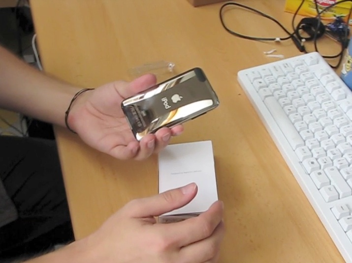 Video: rozbalujeme nový iPod touch 64GB