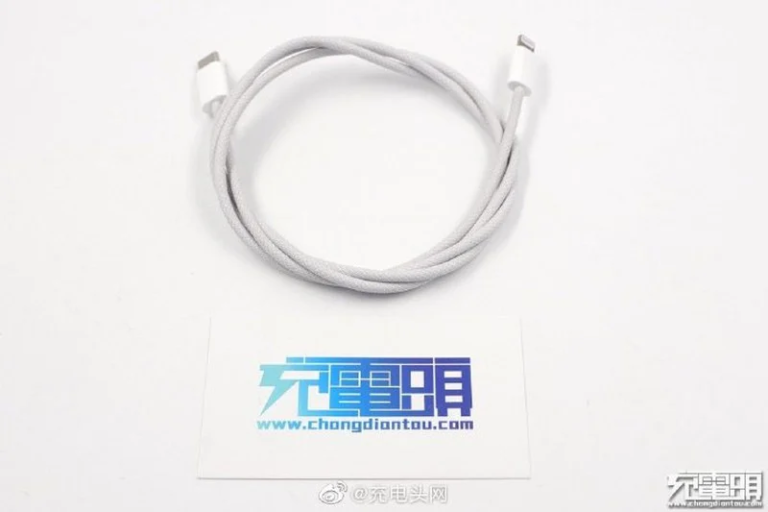 iPhone 12 by mohl mít v balení nový pletený USB-C na Lightning kabel 