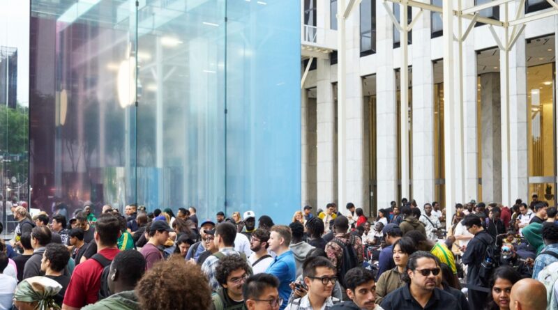 Fronta před Apple Storem na Páté Avenue v New Yorku