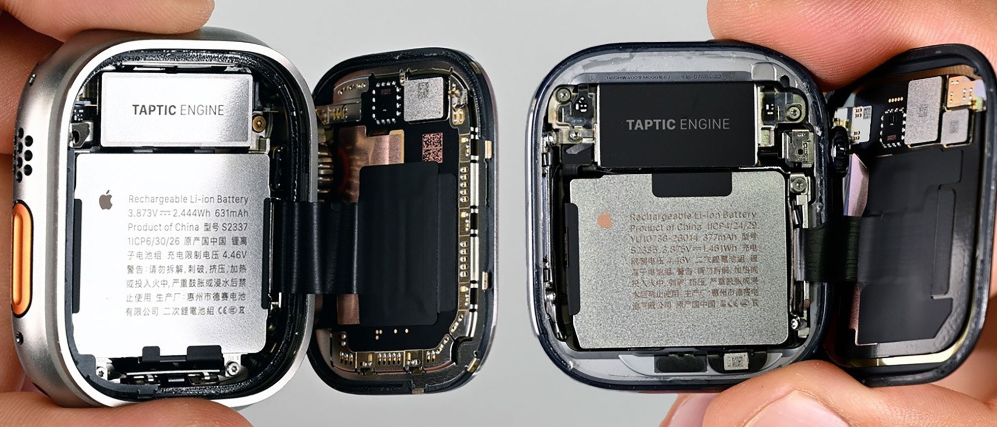 Rozebrané Apple Watch Ultra 4 a Series 12 s odkrytou baterií