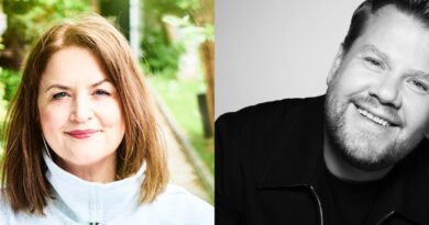 Ruth Jonesová a James Corden