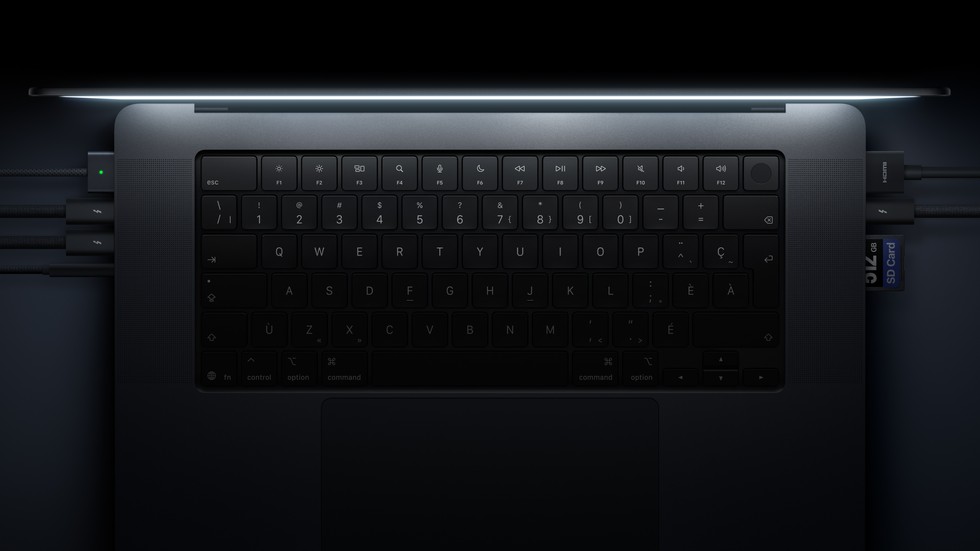 Klávesnice a porty nového MacBooku Pro