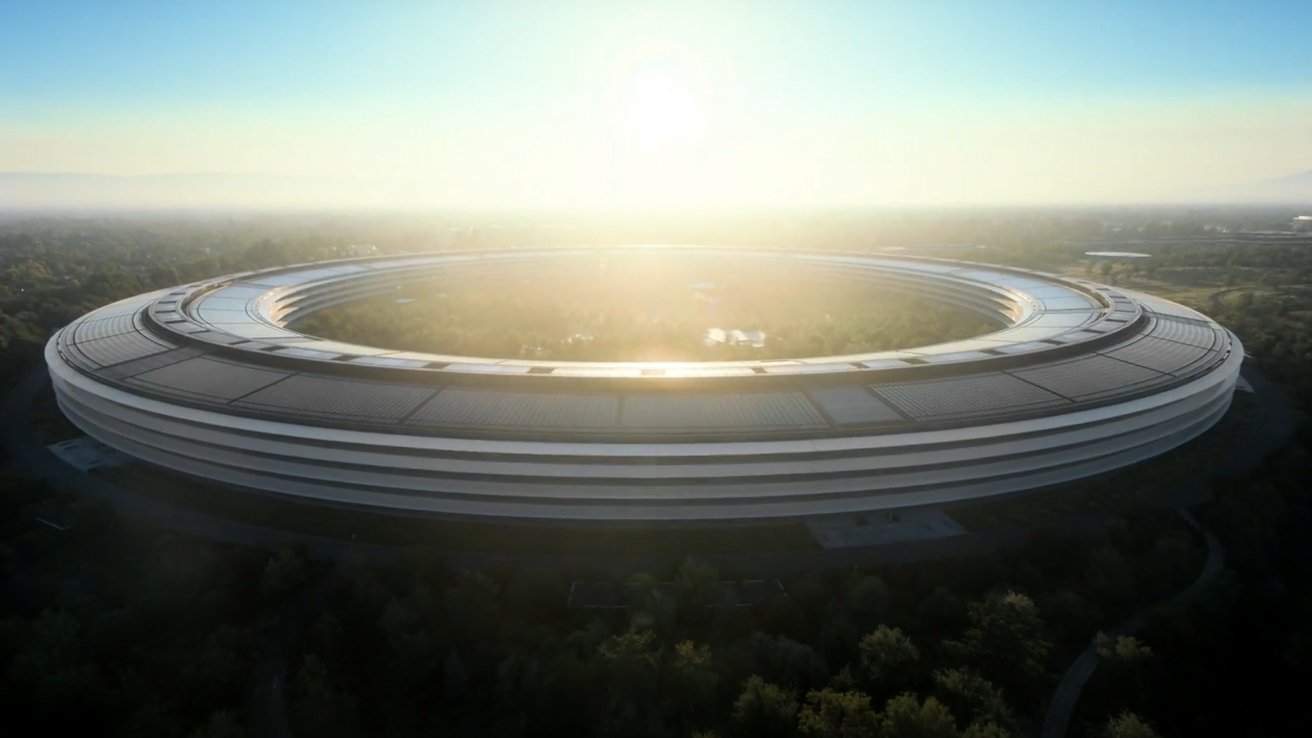 Apple Park při západu slunce