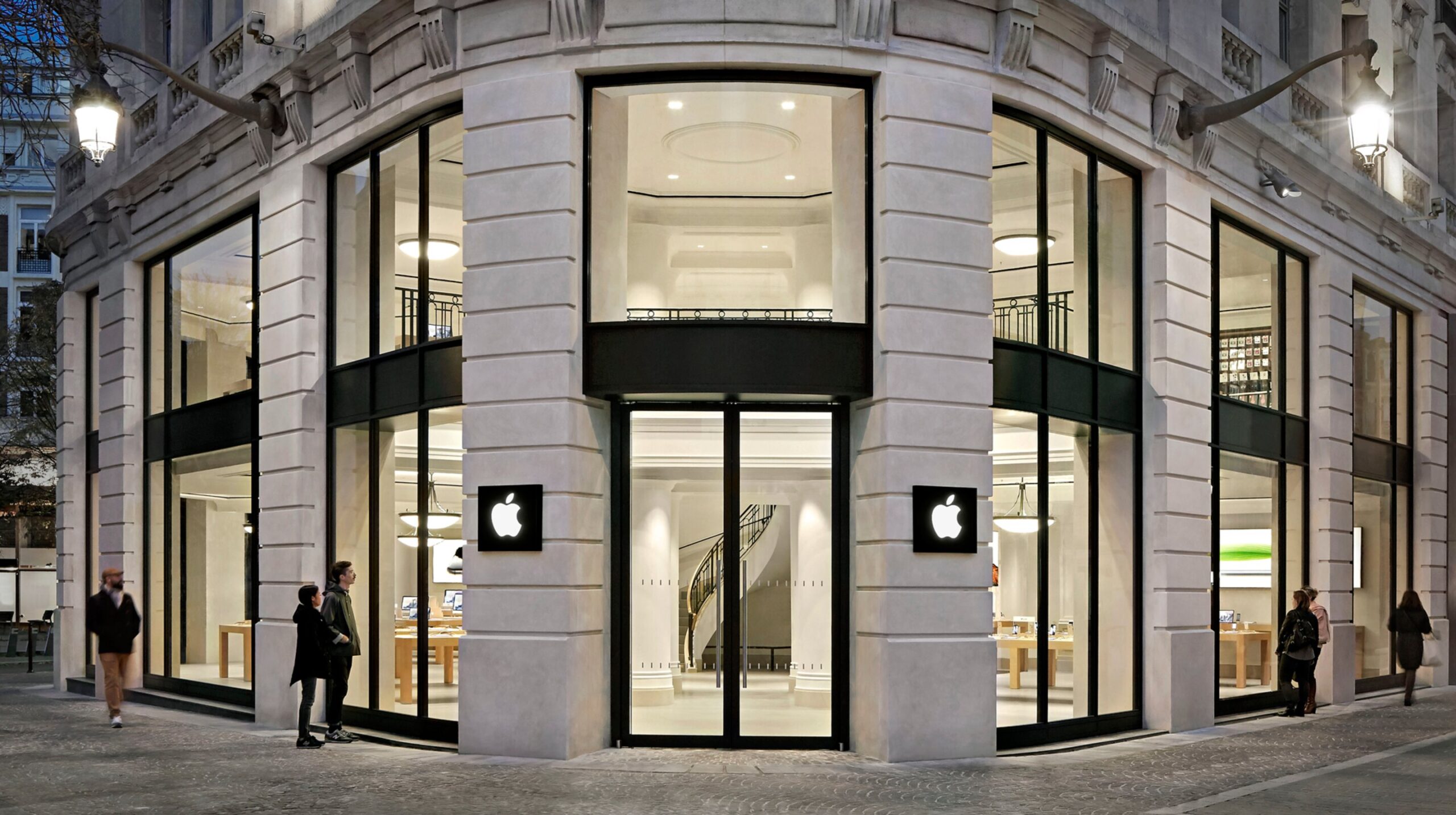 Prodejna Apple v Lille, pohled na nárožní vchod