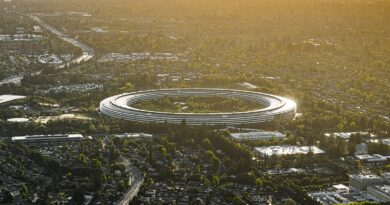 Letecký pohled na kruhové sídlo Applu Apple Park v Cupertinu