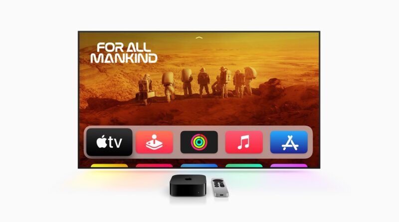 Apple TV 4K s dálkovým ovladačem Siri Remote před televizí