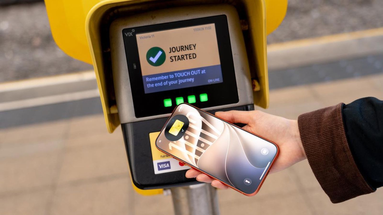 Karta Bee Card v aplikaci Peněženka na iPhonu