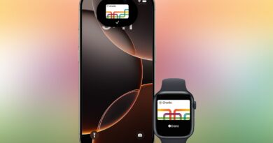 iPhone a Apple Watch s dopravní kartou CharlieCard v aplikaci Peněženka