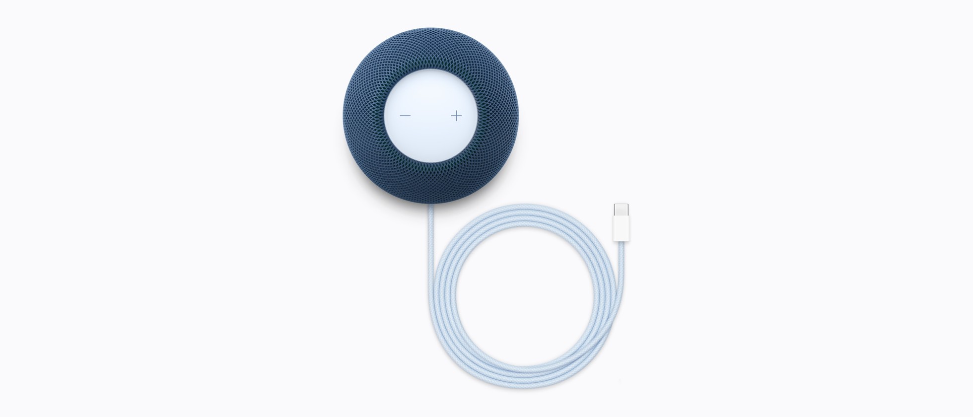 Modrý HomePod mini 2 s připojeným kabelem USB-C