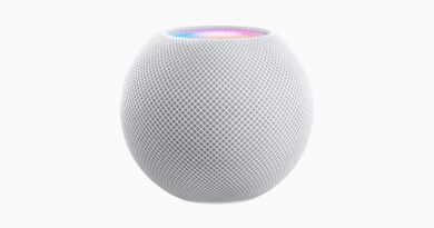Bílý reproduktor HomePod mini s barevně svítícím displejem na vrchu