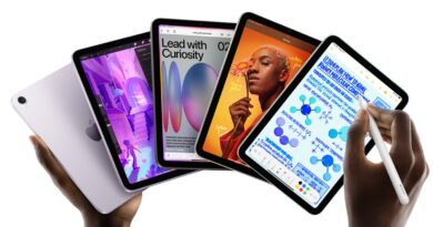 Několik iPadů mini v různých barvách