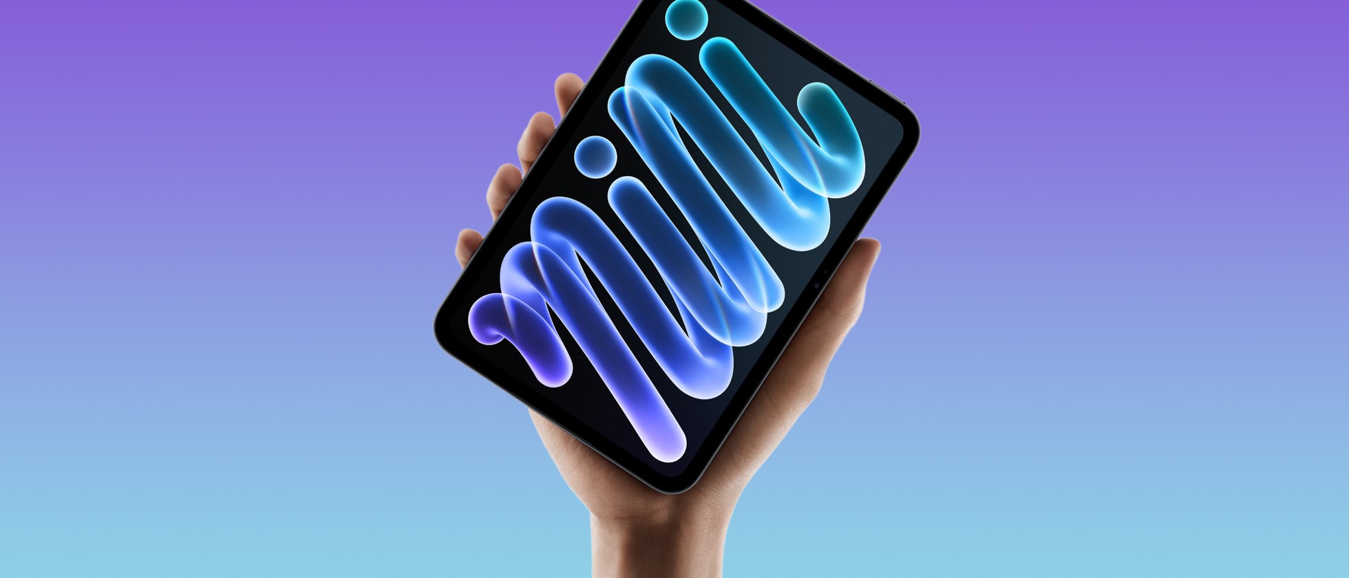 Nový iPad mini s OLED displejem držený v jedné ruce