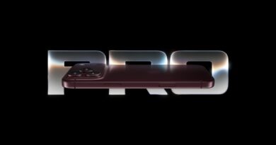 iPhone 18 Pro ve vínové barvě ležící na boku