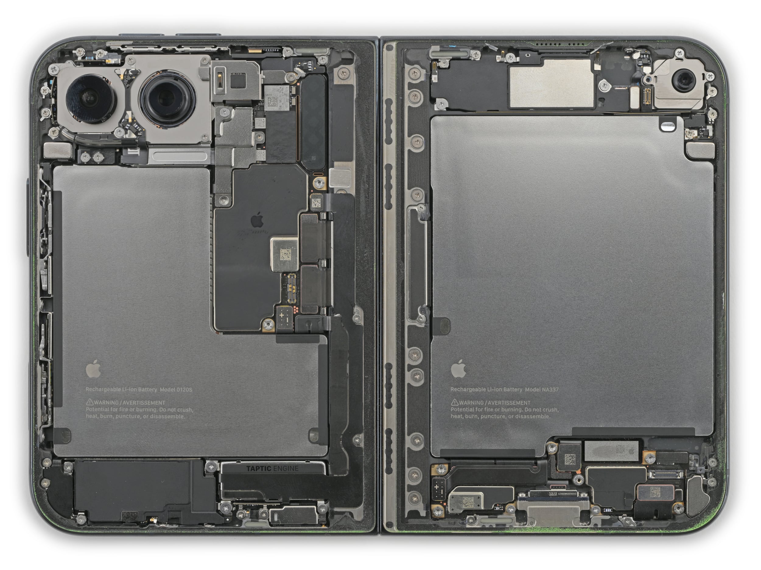Vnitřek rozebraného iPhonu Duo