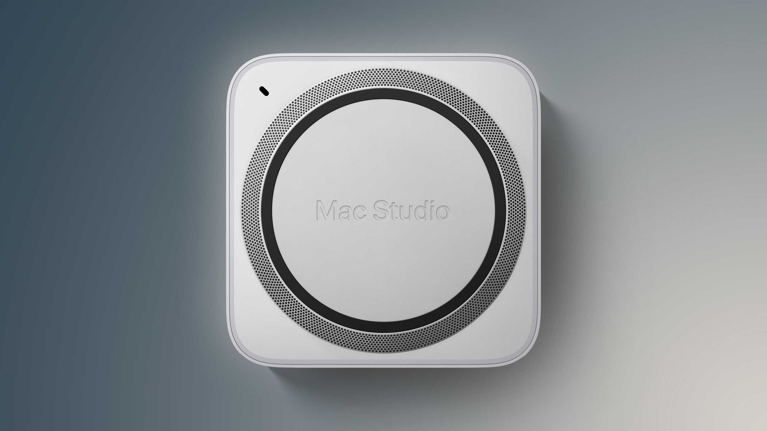 Mac Studio na stole