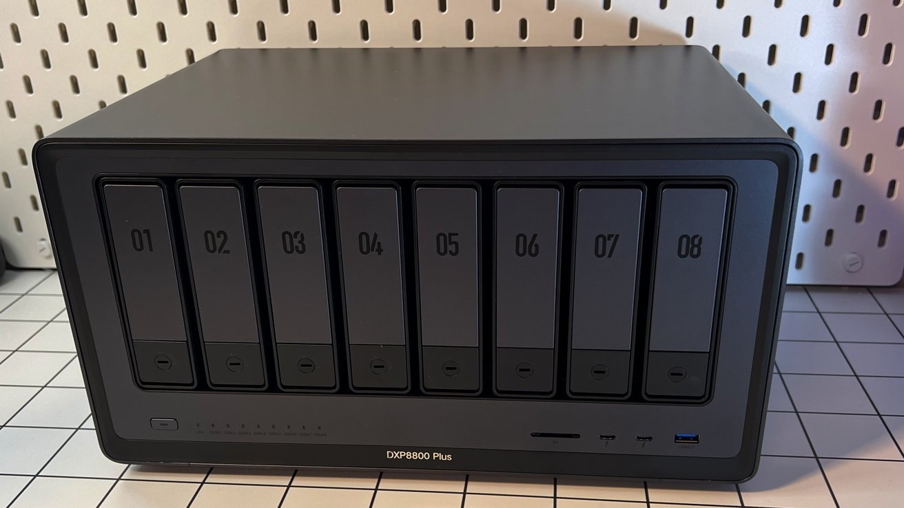 Osmipozicové síťové úložiště Synology