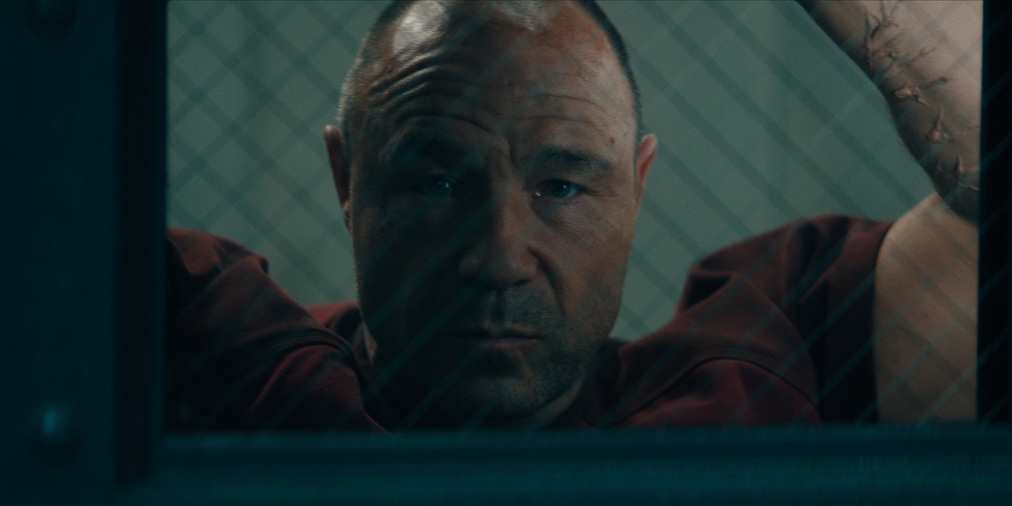Stephen Graham jako vrah Jurek Walter v cele